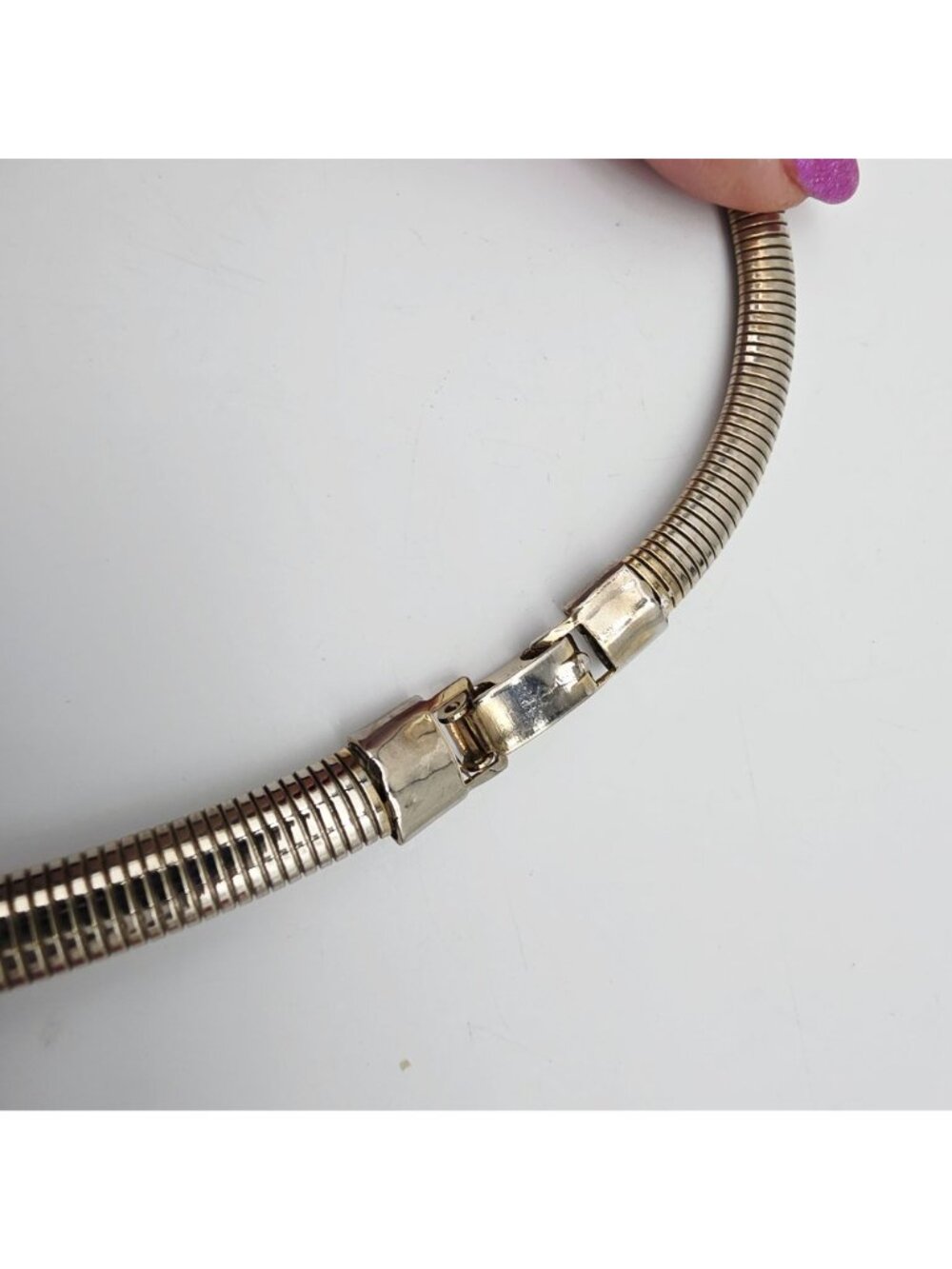 1980s Gold-Tone Necklace With Abstract Multicolor Enamel Pendant Cobra Design - Picture 5 of 6